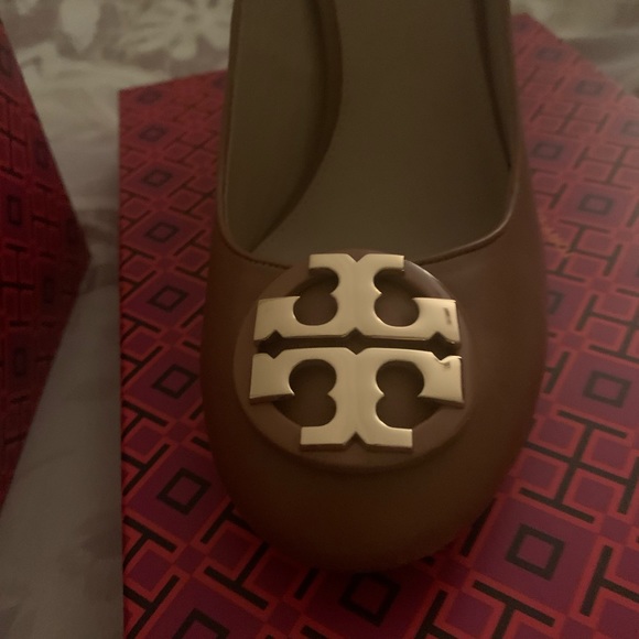 Sold Like new authentic Tory Burch shoes - Picture 8 of 8